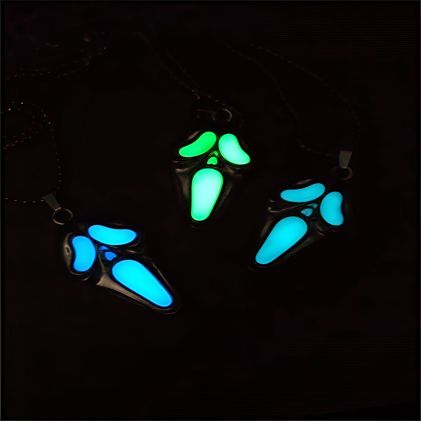 Ghostface Glow in the Dark Scream Necklace👻