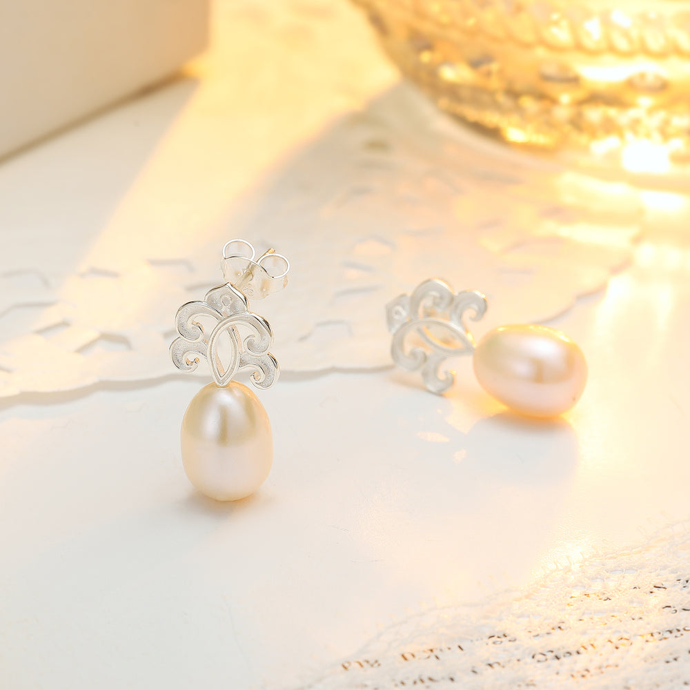 Freesia Pearl Earrings