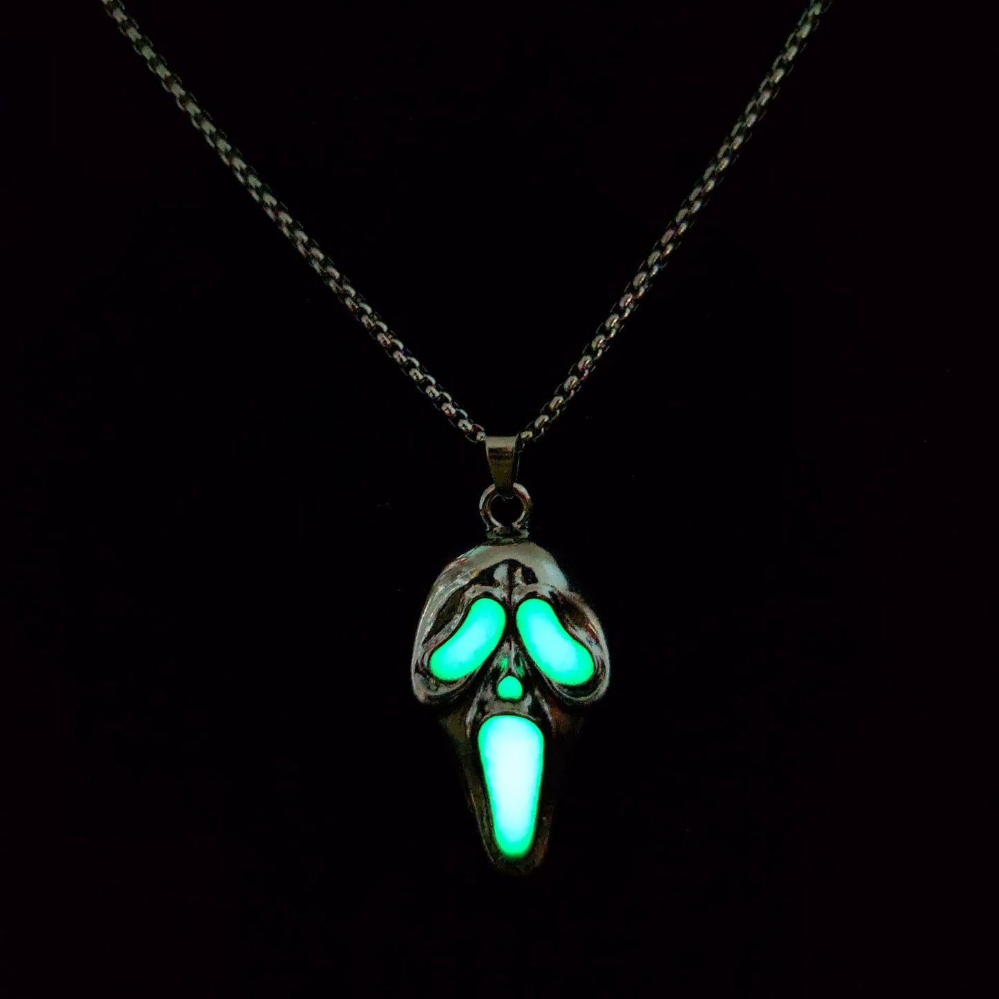 Ghostface Glow in the Dark Scream Necklace👻